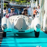 Corrado Lopresto et son épouse au volant de l’Alfa Romeo 6C 1750GS Aprile défile devant le public de Saint-Jean-Cap-Légendes édition 2015