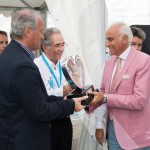 Lauréat en Concours d’élégance – Grand Prix d'Excellence pour l’Alfa Romeo 6C 1750GS Aprile remis par le Maire Jean-François Dieterich et Valy Giron
