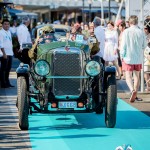 Alvis TK 12/60 TK Sport avec son équipage saluant le public à Saint-Jean-Cap-Légendes édition 2015 - Concours et Exposition de voitures de collection