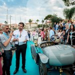 Lauréat en Concours d’élégance annoncé par le speaker Matthieu Lamoure avec la Bugatti Type 13 qui remporte la catégorie 1900 - 1919