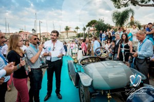 Lauréat en Concours d’élégance annoncé par le speaker Matthieu Lamoure avec la Bugatti Type 13 qui remporte la catégorie 1900 - 1919