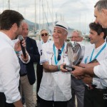 Lauréat du Concours d’état – Catégorie Vétérans pour la Mercedes-Benz 28/60 hp de 1911 remis par M. Renzini directeur du musée automobile de Monaco