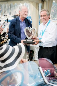 Remise du Grand Prix d'Excellence en Concours d'élégance par Jean-François Dieterich et Valy Giron à Corrado Lopresto et l’Alfa Romeo 6C 1750 GS Aprile