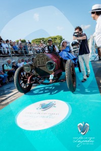 Défilé à bord de la Fiat Tipo 2 à Saint-Jean-Cap-Légendes édition 2015 - Concours et Exposition de voitures de collection