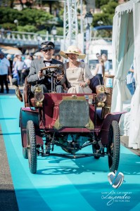 L'élégance à bord de la Peugeot Type 69 Bébé à Saint-Jean-Cap-Légendes édition 2015 - Concours et Exposition de voitures de collection