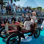 L'élégance à bord de la Peugeot Type 69 Bébé à Saint-Jean-Cap-Légendes édition 2015 - Concours et Exposition de voitures de collection