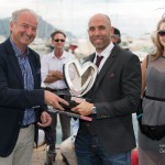 Lauréat en Concours d’état – Grand Prix d'Excellence - la Mercedes 280 SL Pagode remis par M. le Maire de Saint-Jean-Cap-Ferrat Jean-François Dieterich