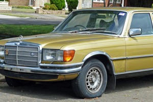 Mercedes 450 SEL au concours Youngtimers