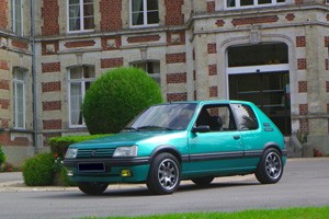 Peugeot 205 GTI Griffe au concours Youngtimers